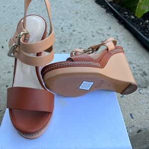 Chloe wedges